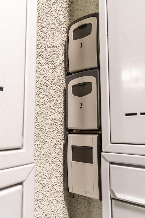 Brand New Studio Apartment #21 With Free Secure Parking In The Center Praga Zewnętrze zdjęcie